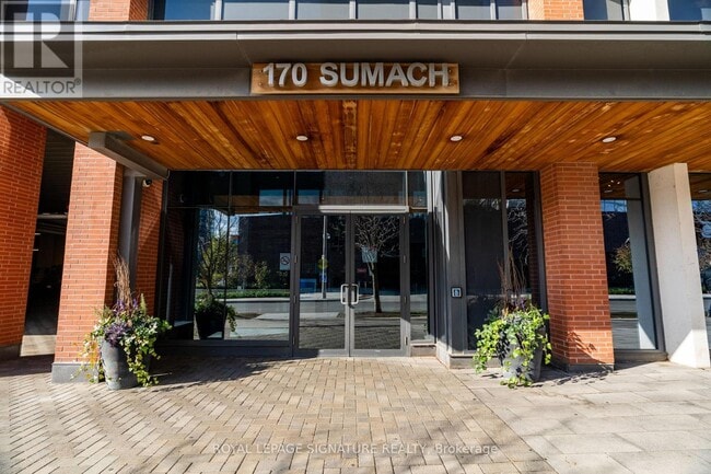 Building Photo - 170-1170 Sumach St