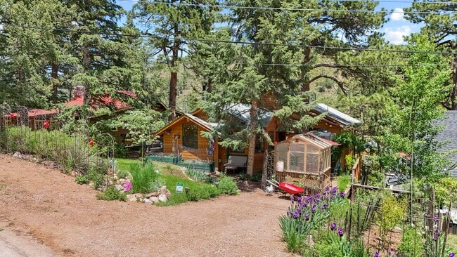 Photo - Cozy Green Mountain Falls Cottage House