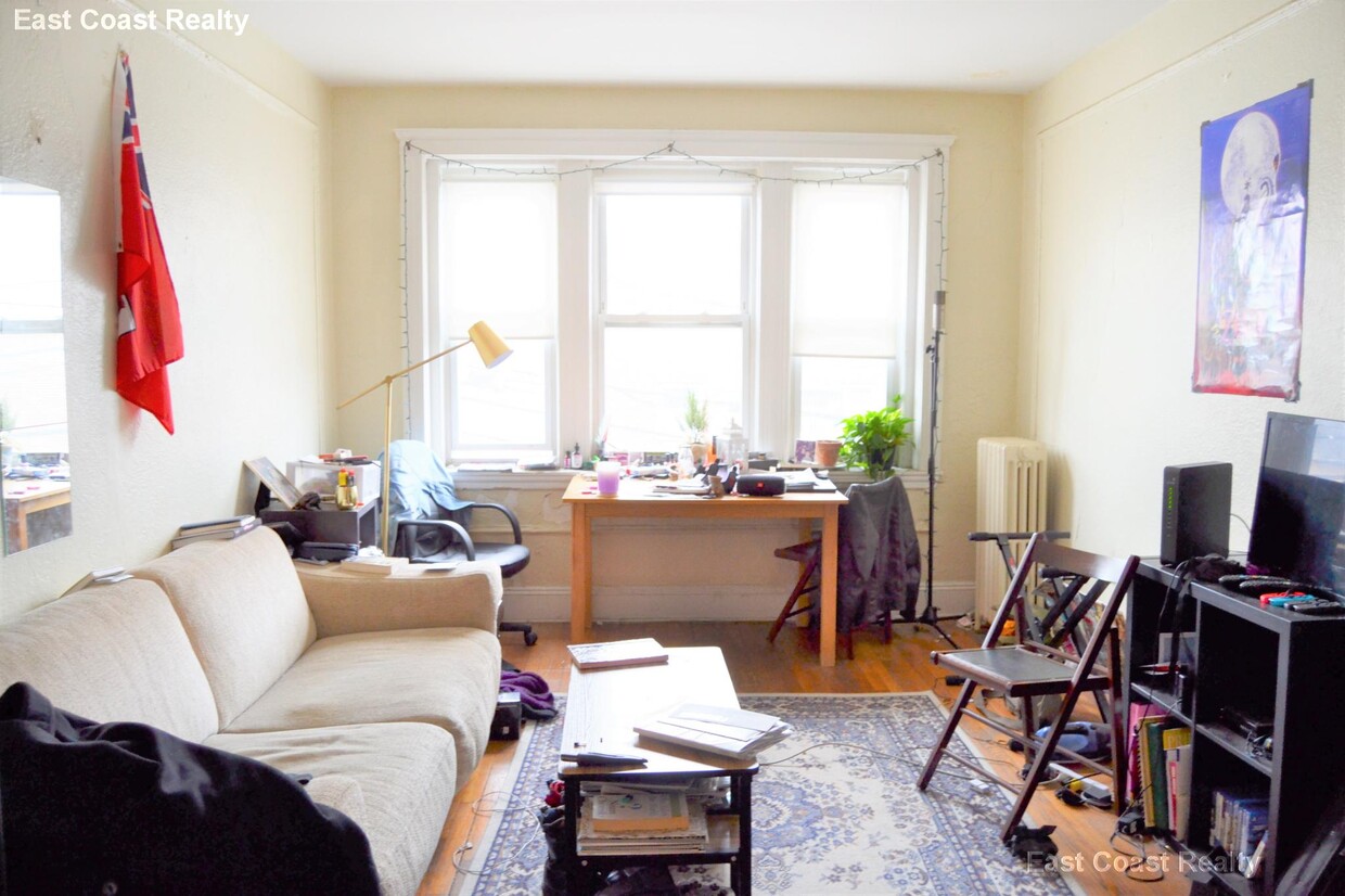 Primary Photo - 51 Linden St