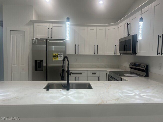 Foto del edificio - 2403 Dogwood Ave S