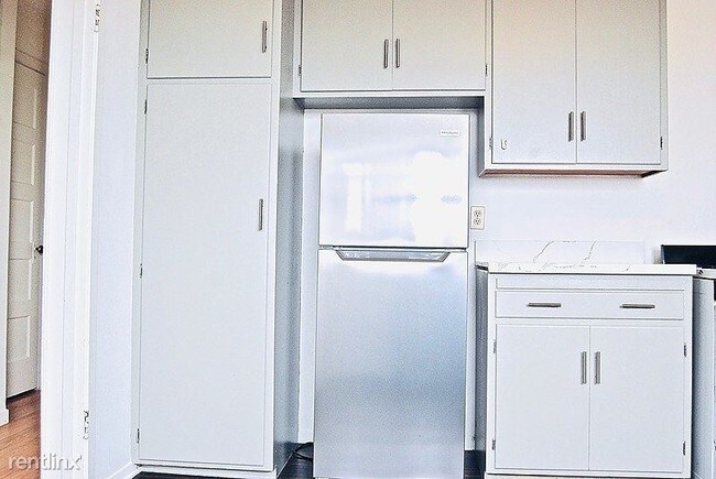 Foto del edificio - 1 br, 1 bath Apartment - 1383 45th Avenue