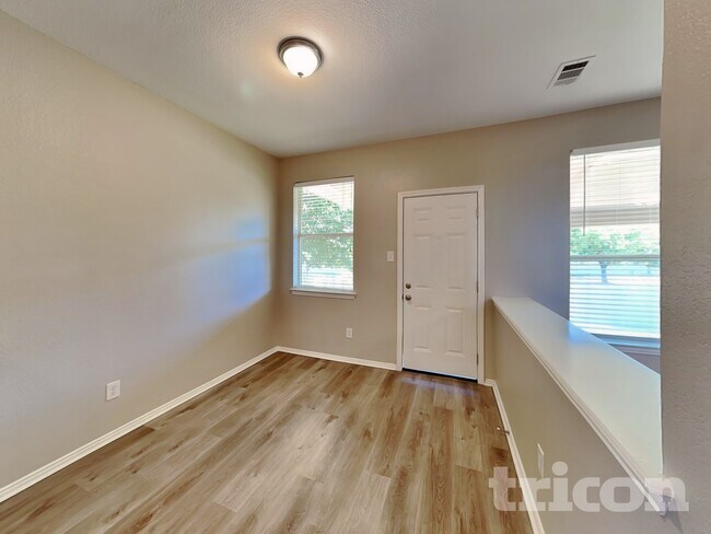Building Photo - 523 Pinnacle Dr