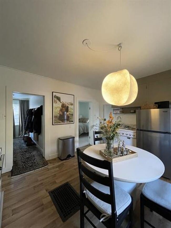 Building Photo - Beautiful remodeled 2 bedroom, 1 bath house on Rouse Ave.