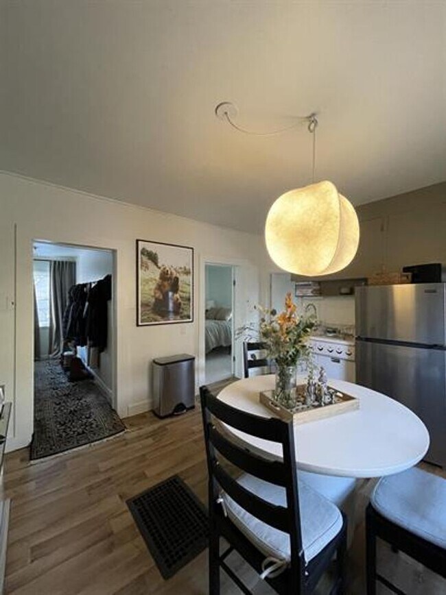 Foto del edificio - Beautiful remodeled 2 bedroom, 1 bath house on Rouse Ave.