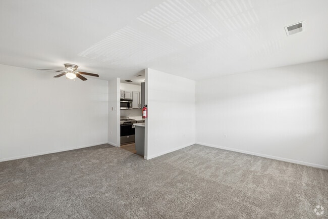 1 dormitorio, 1 baño - 750 pies cuadrados - Sala de estar - Kingsrow Apartment Homes