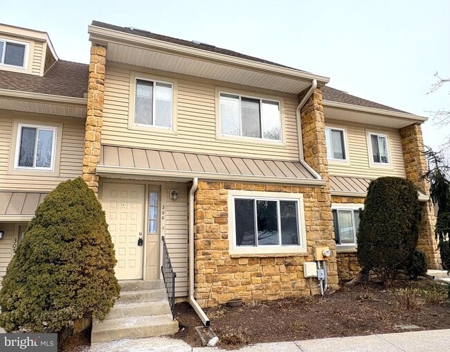 Building Photo - 306 Paddock Dr