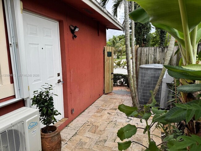 Foto del edificio - 9051 NW 18th Ct
