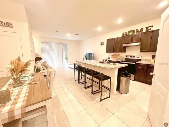 Foto del edificio - 1228 Yellow Finch Dr