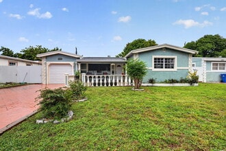 Building Photo - 2707 Bahama Dr