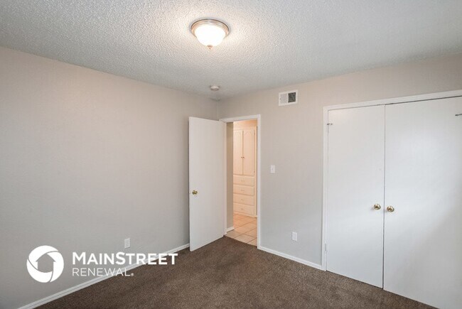 Foto del edificio - 808 Lotus Ave