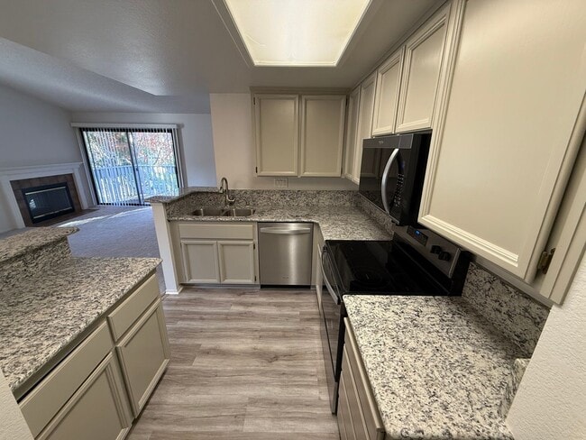 Foto del edificio - Charming 2BD/2BA Condo Home in Desirable Ardenwood Fremont!