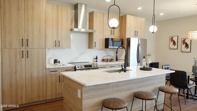 Building Photo - 841 W Pecos Rd