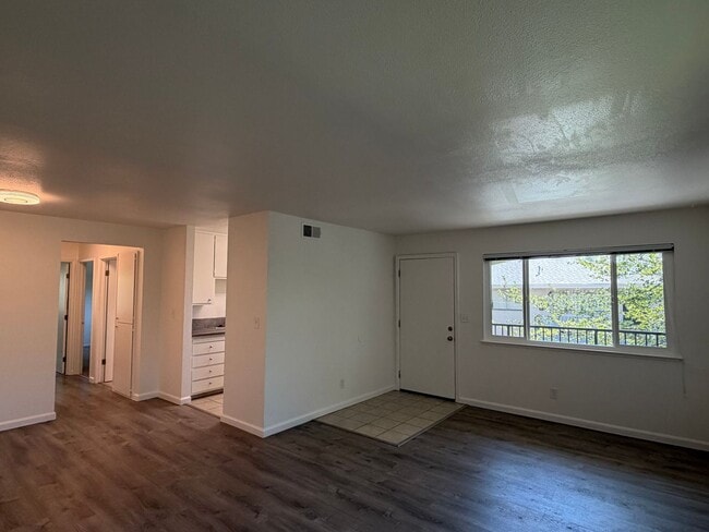 Building Photo - 6516 Bremen Dr