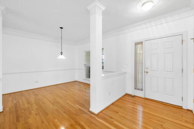 Foto del edificio - 8422 Bampton Dr