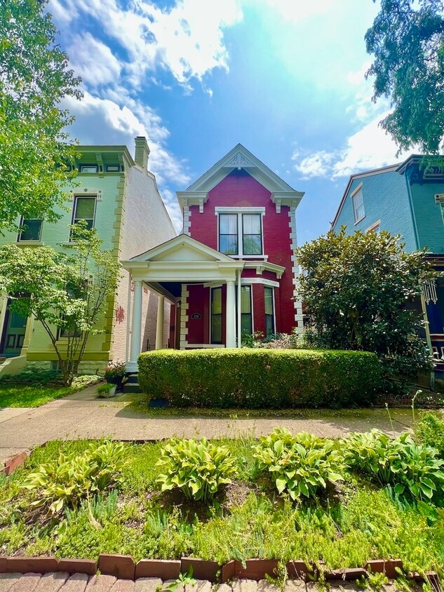 Primary Photo - Stunning East Row Home!