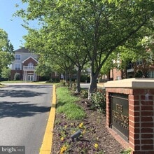 Building Photo - 4854 Eisenhower Ave