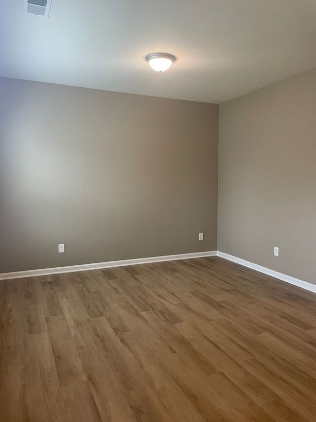 Building Photo - Great home