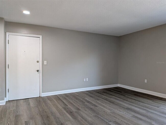 Foto del edificio - 562 Flemming Way