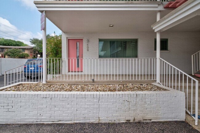 Foto del edificio - 1208 Enfield Rd