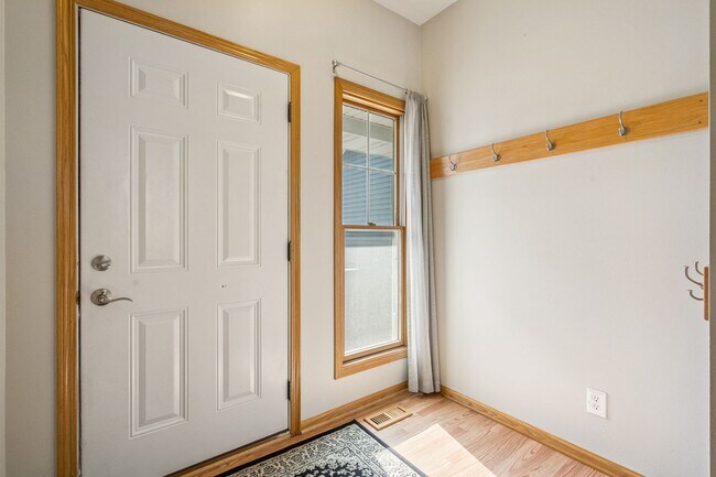 Foto del edificio - CHARMING TOWNHOME !! 2 Bedroom, 2.5 Bathroom Townhome in Huxley!