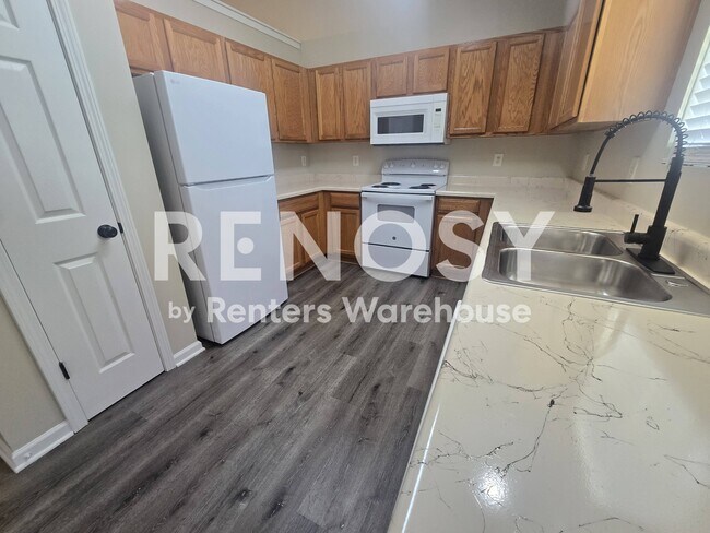 Foto del edificio - 2190 Clayton Ridge
