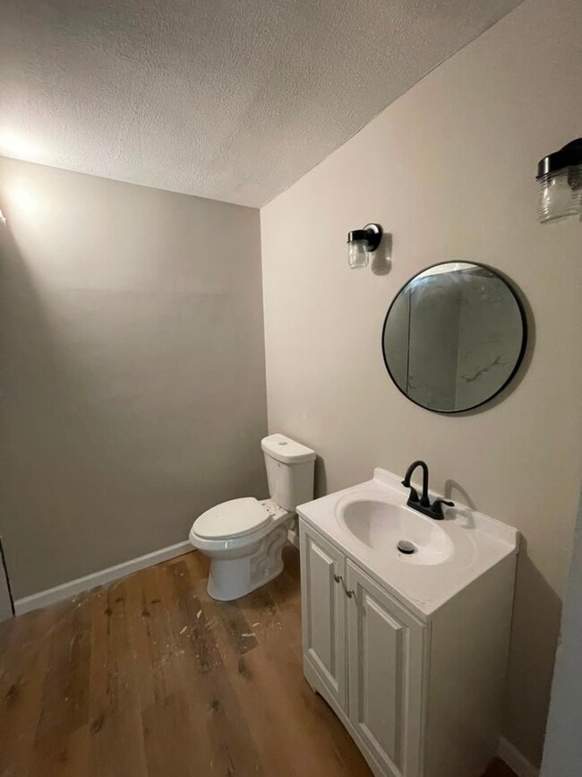 Photo - 720 E 258th St (Euclid, OH) House