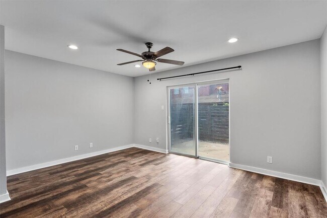 Foto del edificio - 3810 Southway Dr