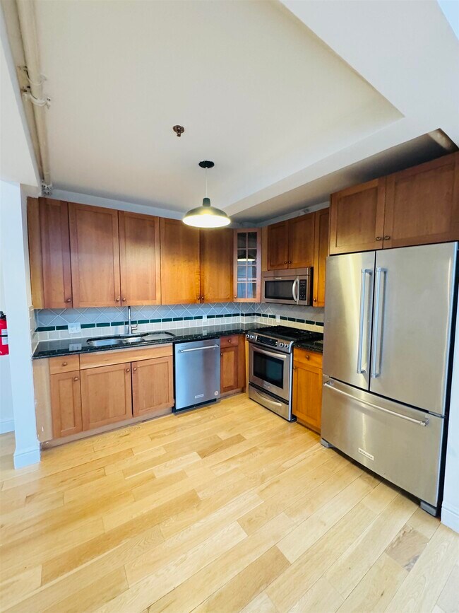 Foto del edificio - 300 Communipaw Ave