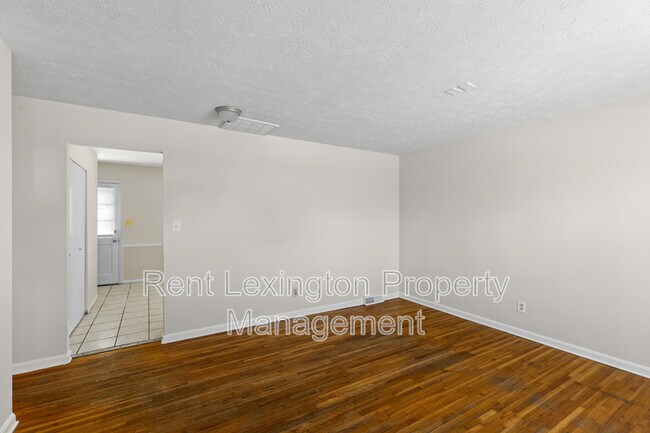 Foto del edificio - 1138 Gainesway Dr