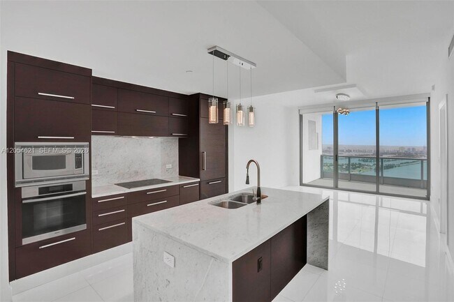 Foto del edificio - 900 Biscayne Blvd