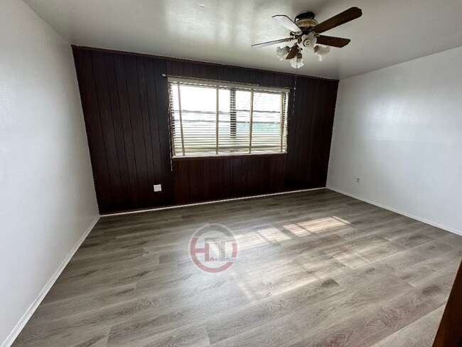 Foto del edificio - 1635 Mayflower Ave