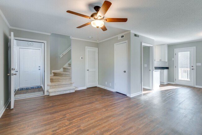 Foto del edificio - Beautifully Renovated Two Bedroom Duplex – Columbia, TN!