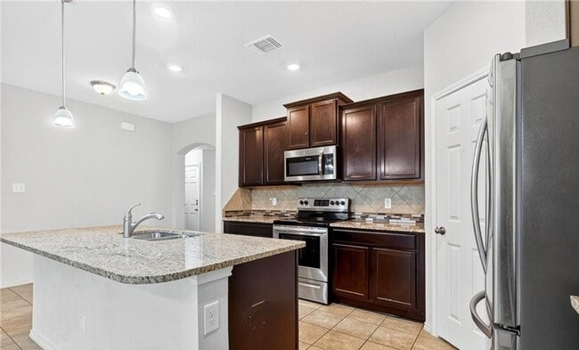 Building Photo - 4 bedroom 2 bathroom house! HOUSING ACCEPTED! MOVE-IN SPECIAL!!