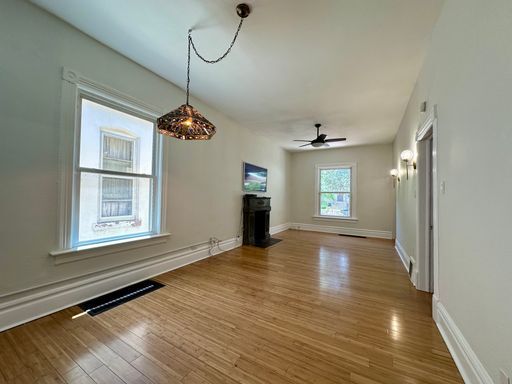 Foto del edificio - 3 Bedroom 2 Full Bath Renovated Single Fam...