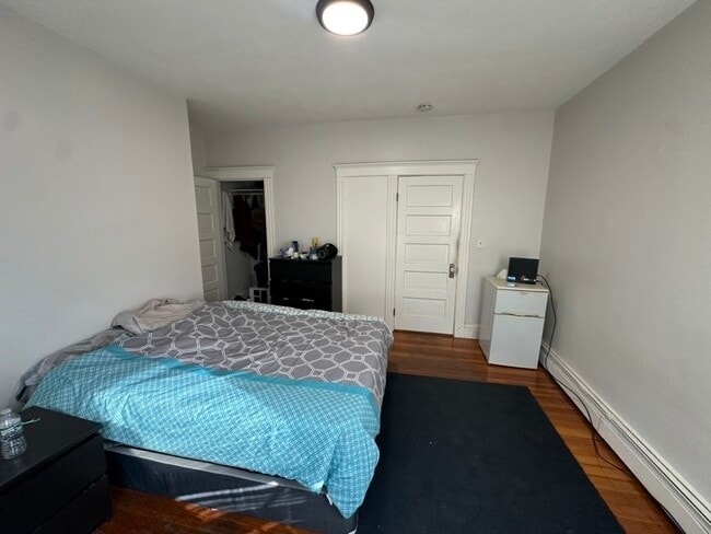 Building Photo - 765 Broadway