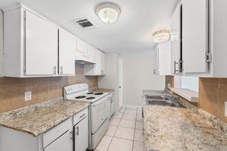Building Photo - 12206 Ormandy St