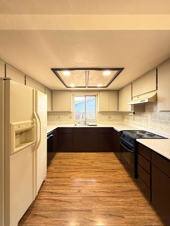 Building Photo - Well Maintained 2 Bed, 2 Bath Home in White City