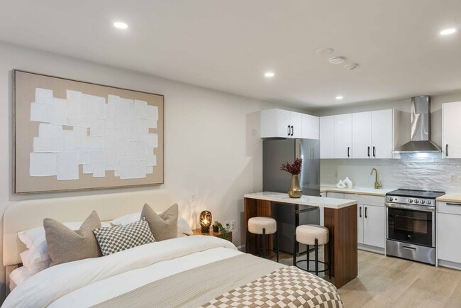 Building Photo - 7800 Lundy's Ln