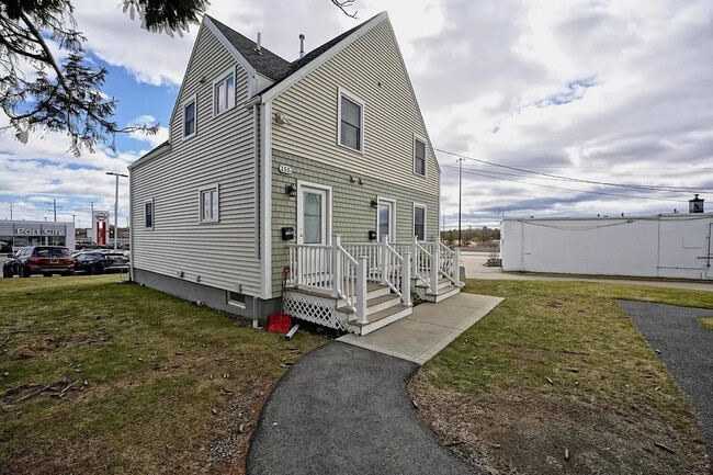 Building Photo - 155 Farm Ln