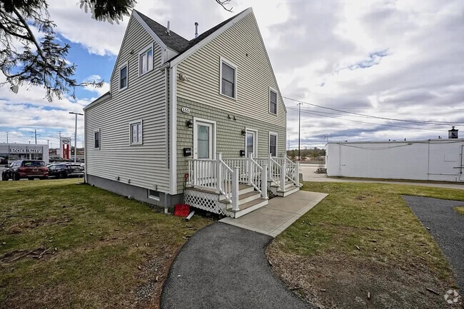 Building Photo - 155 Farm Ln