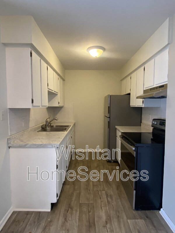 Foto del edificio - 204 Charleston Blvd