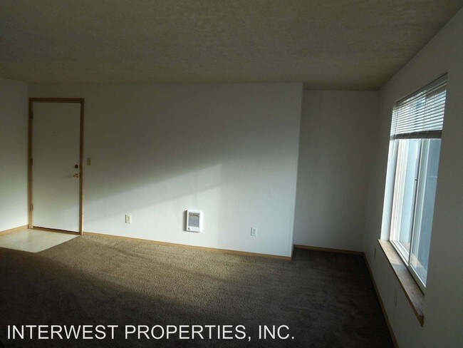 Building Photo - 8231 N Fessenden St