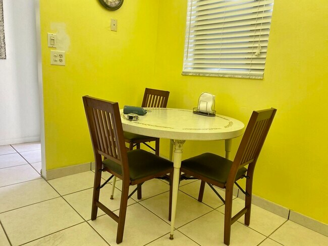 Foto del edificio - 2615 NE 3rd Ct