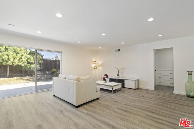 Foto del edificio - 22441 Schoolcraft St