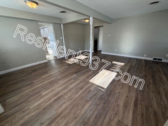 Foto del edificio - 2 Bed 1 bath with 500 SQ FT DETACHED GARAGE/WORKSHOP