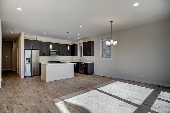 Foto del edificio - 2532 W Addison St