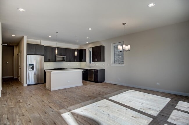 Foto del edificio - 2538 W Addison St