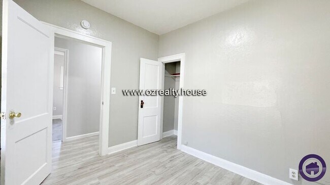 Foto del edificio - 3430 Maple St
