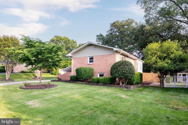Building Photo - 2413 Childs Ln