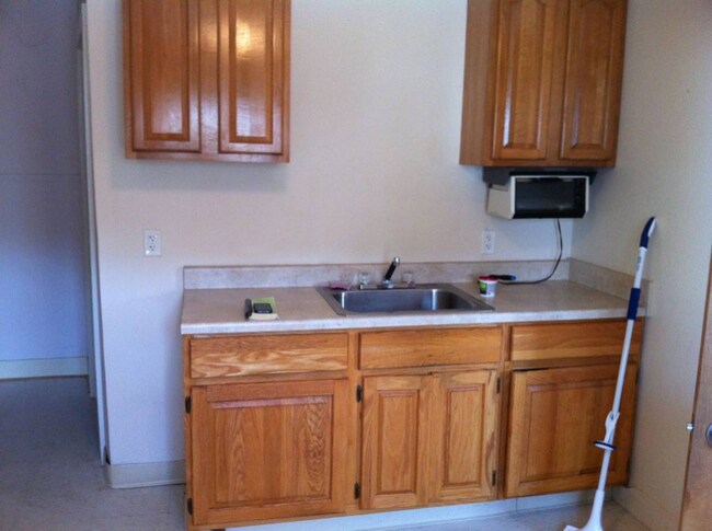 Building Photo - 28 Hunters Ave